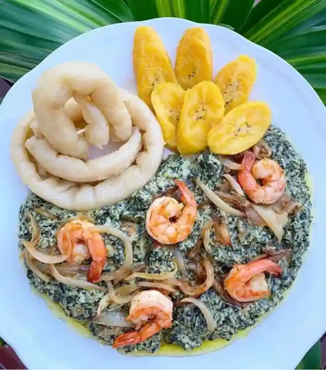 Ndolé aux crevettes plat traditionnel camerounais Littoral