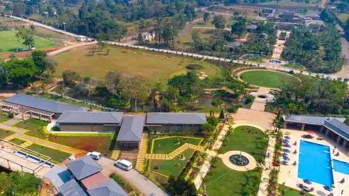 Vue aérienne et espaces de vie au Tagidor de Bangou au Cameroun