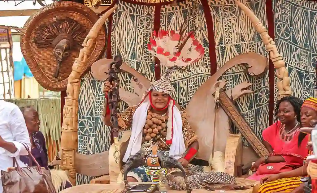 Cérémonie chefferie Ouest Cameroun langues bamilékées traditions