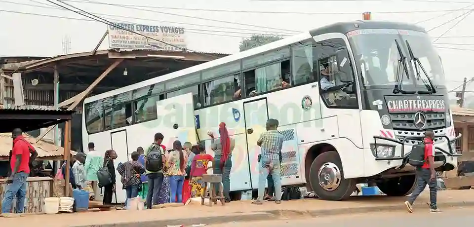 bus de voyage inter-urbains
