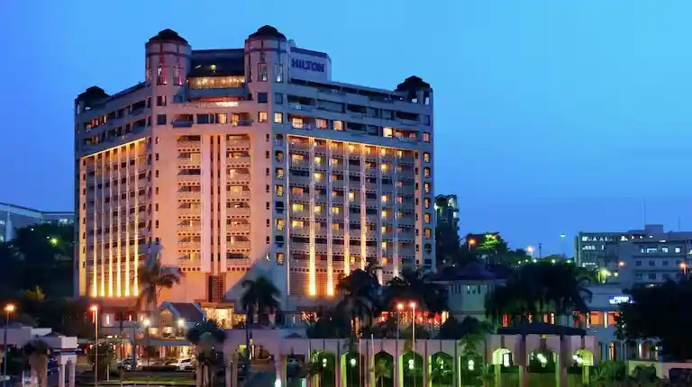 Hilton Yaoundé hôtel 5 étoiles capitale Cameroun