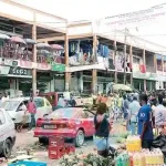 Marché Mokolo couloirs animation Yaoundé Cameroun