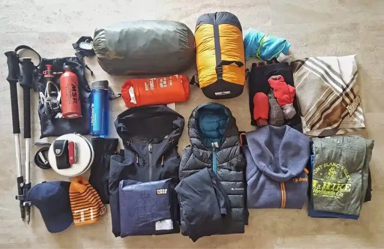 Équipement randonnée ascension Mont Cameroun chaussures sac dos