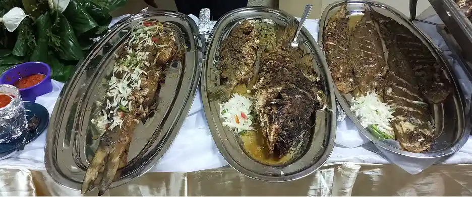 Grillades poisson braisé crevettes nuit Douala Cameroun