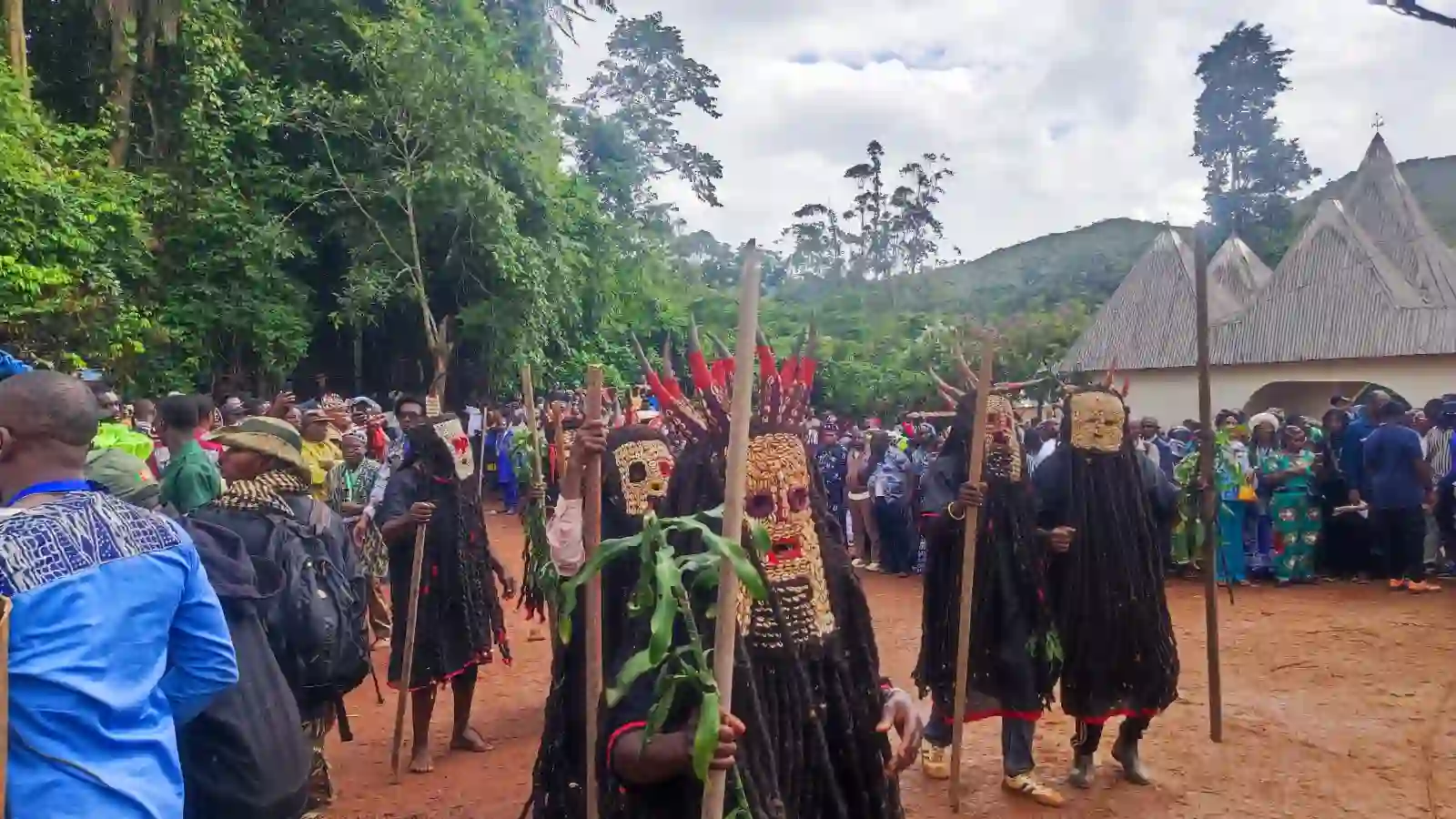 Masque Kounga'à société secrète funérailles bamilékées Cameroun