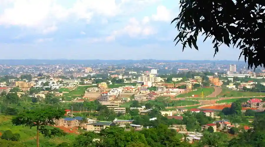 Mont Fébé vue panoramique Yaoundé collines Cameroun
